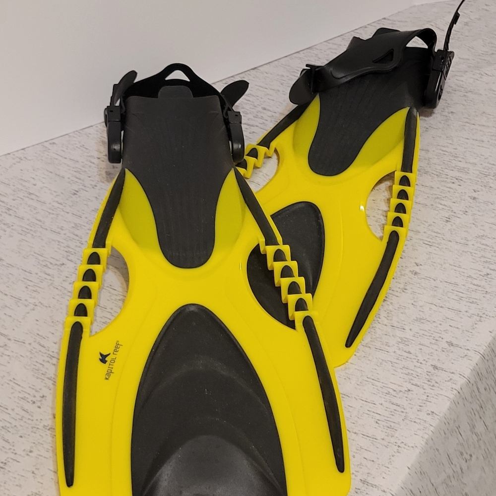 Kapitol Reef Yellow and Black Swim Fins